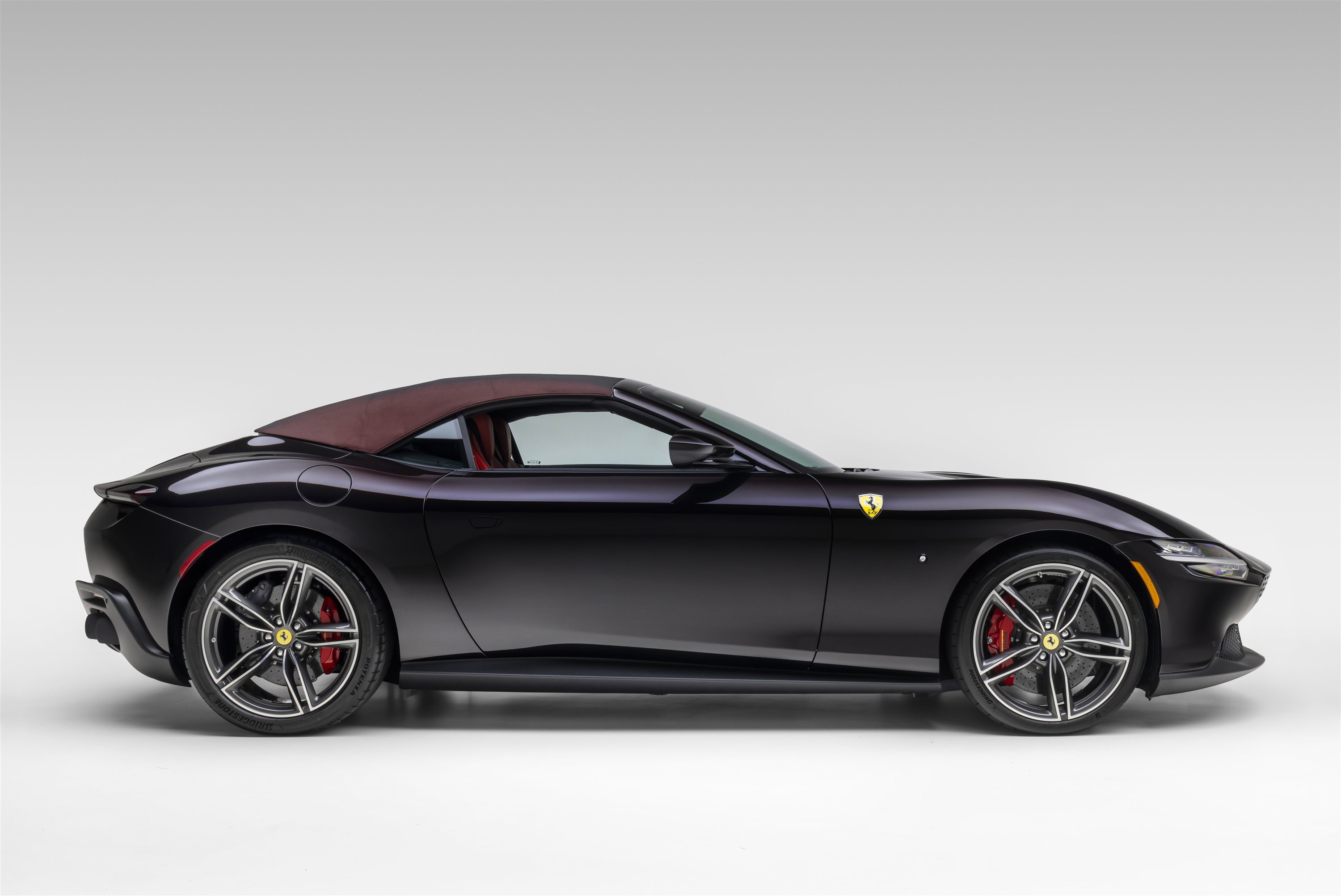 Certified 2026 Ferrari Roma Spider RWD image 9