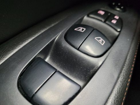 Used 2020 Nissan Pathfinder SL FWD image 27