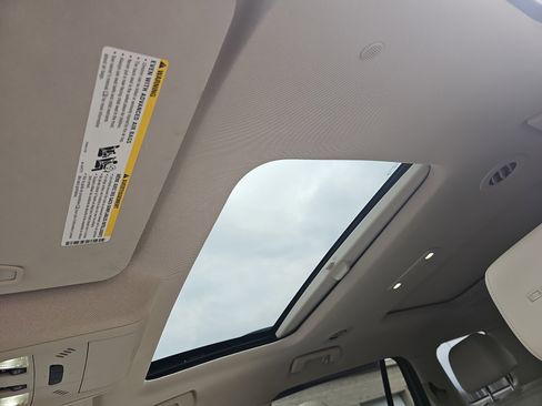 Used 2023 GMC Acadia Denali w/ Denali Ultimate Package image 28