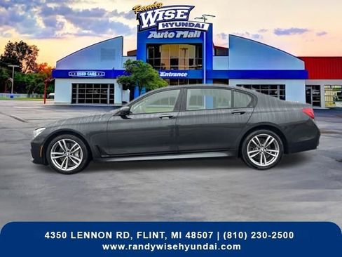 Used 2017 BMW 750i xDrive image 5