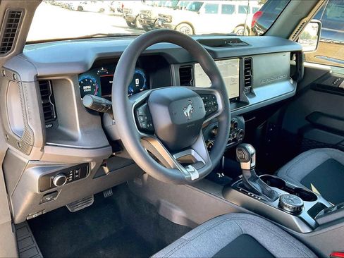 New 2025 Ford Bronco Base image 8