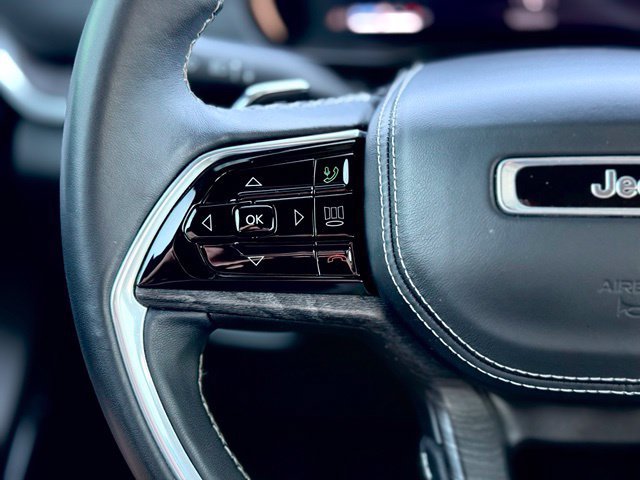 Used 2021 Jeep Grand Cherokee L Overland w/ Luxury Tech Group IV AWD/4WD image 32