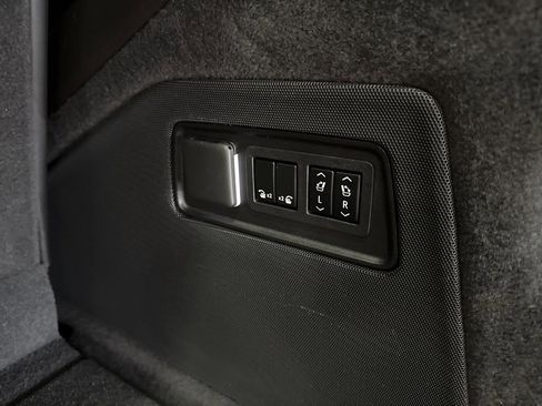 Used 2021 Cadillac Escalade Premium Luxury image 13