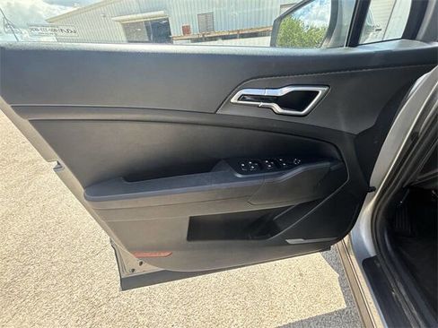 Used 2023 Kia Sportage LX image 21