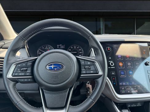 Used 2024 Subaru Outback Premium AWD/4WD image 3