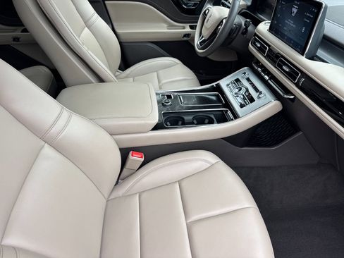 Used 2023 Lincoln Aviator 2WD w/ Premium Package image 20