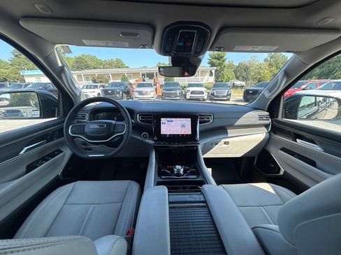 Used 2024 Jeep Wagoneer L Series III w/ Premium Group I AWD/4WD image 14