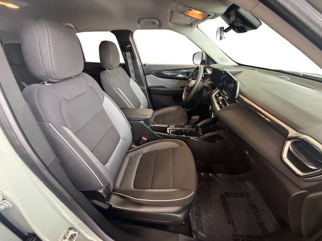 Used 2025 Chevrolet TrailBlazer LT AWD/4WD image 23