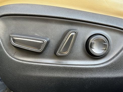 Used 2023 Toyota RAV4 XLE Premium image 25