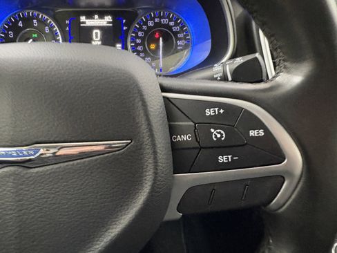 Used 2015 Chrysler 200 Limited w/ Convenience Group image 30