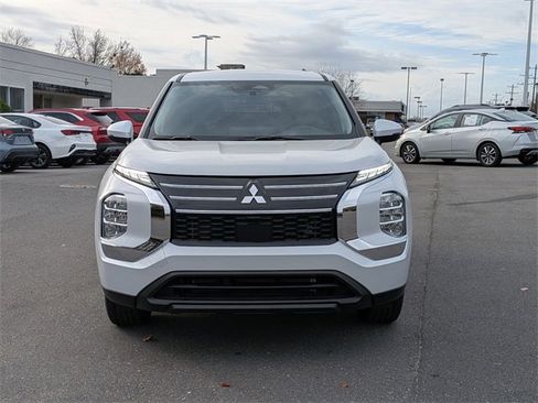 New 2025 Mitsubishi Outlander ES image 8