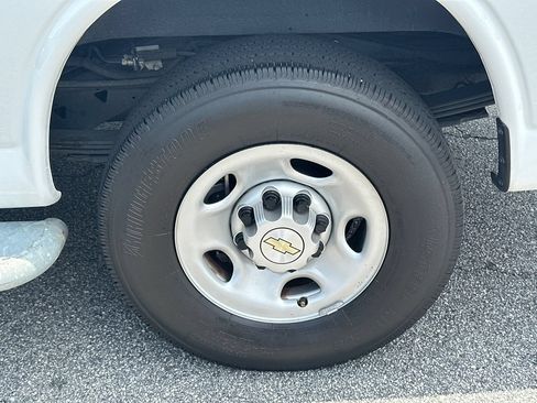 Used 2024 Chevrolet Express 2500 w/ Driver Convenience Package RWD image 20