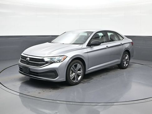 Used 2024 Volkswagen Jetta SE FWD image 4
