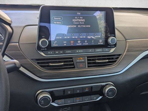 Used 2024 Nissan Altima 2.5 SV FWD image 11