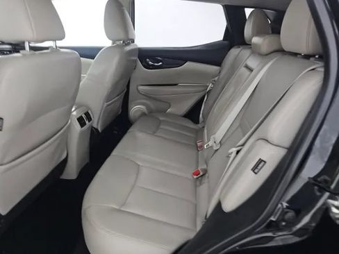 Used 2021 Nissan Rogue Sport SL FWD image 7