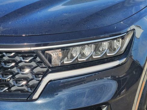 Used 2023 Kia Sorento EX image 9