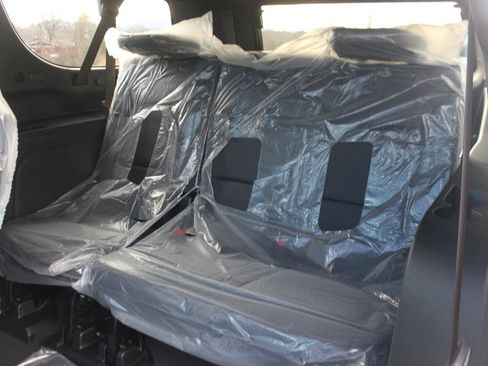 New 2026 GMC Yukon XL Denali w/ Sun & Power Step Package AWD/4WD image 12