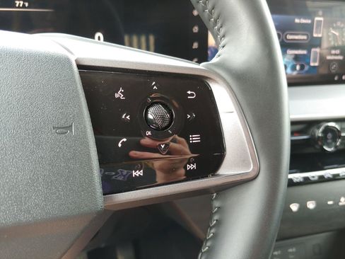 Used 2025 Nissan Murano SV AWD/4WD image 17