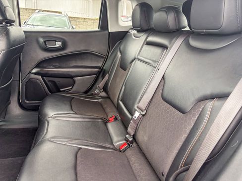 Used 2018 Jeep Compass Latitude AWD/4WD image 17