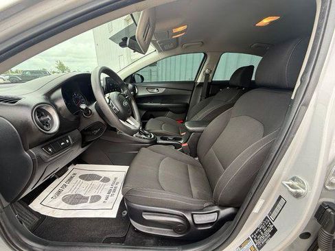 Used 2020 Kia Forte LXS FWD image 6