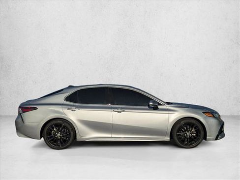 Used 2022 Toyota Camry XSE image 4