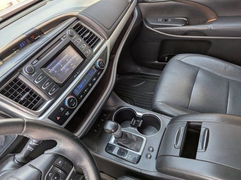 Used 2014 Toyota Highlander Plus AWD/4WD image 18