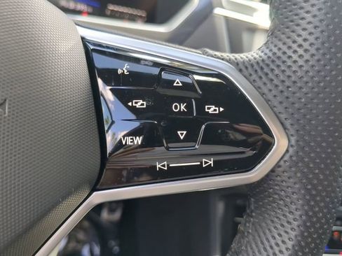 Certified 2023 Volkswagen Tiguan SE R-Line image 28