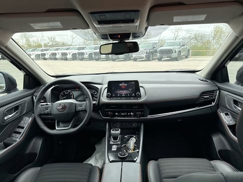 Used 2025 Nissan Rogue SV w/ Rock Creek Premium Package image 22