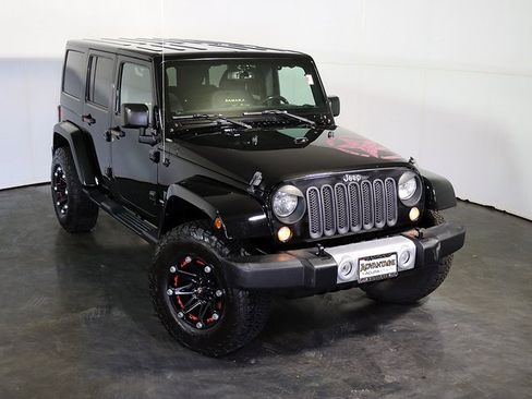 Used 2015 Jeep Wrangler Unlimited Sahara image 7
