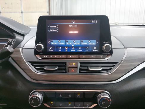 Used 2025 Nissan Altima 2.5 SV FWD image 19