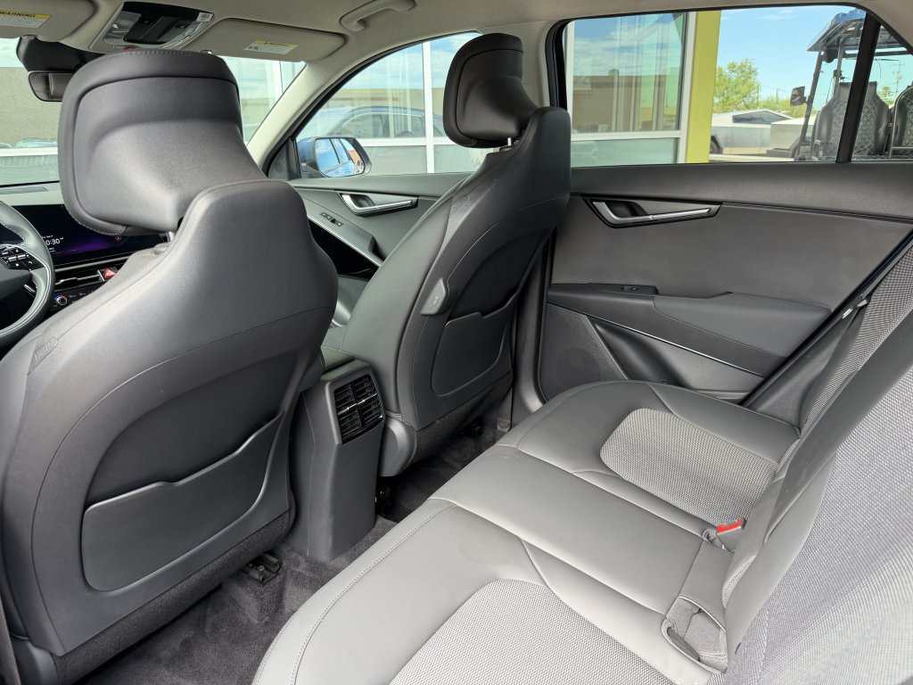 Used 2023 Kia Niro EX FWD image 33