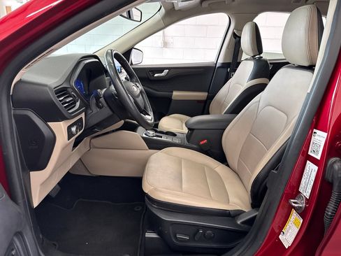 Used 2020 Ford Escape Titanium w/ Titanium Premium Package 2.0 AWD/4WD image 14