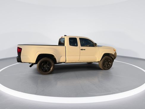 Used 2022 Toyota Tacoma SR image 9