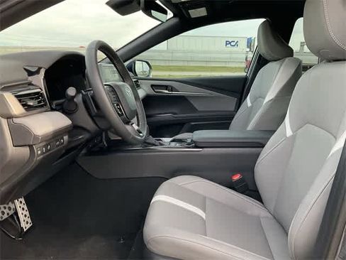 Used 2025 Toyota Camry SE image 13