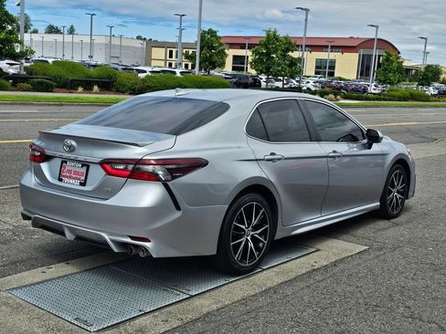 Used 2024 Toyota Camry SE FWD image 5