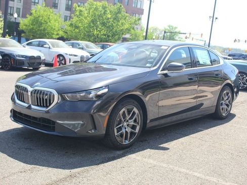 New 2026 BMW i5 eDrive40 w/ Premium Package AWD/4WD image 4
