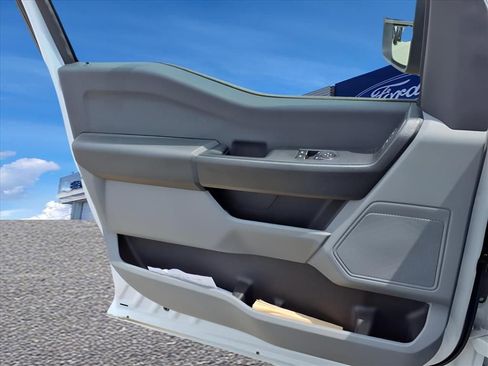 Used 2024 Ford F550 4x4 Regular Cab Super Duty image 16