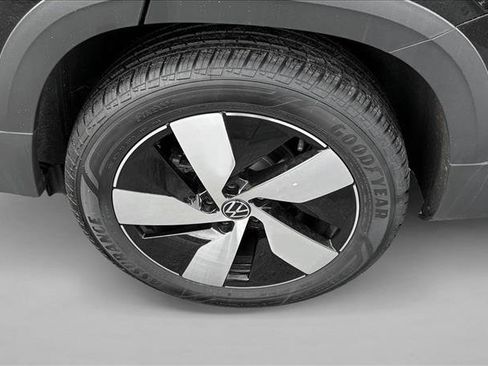 Used 2025 Volkswagen Taos S AWD/4WD image 9