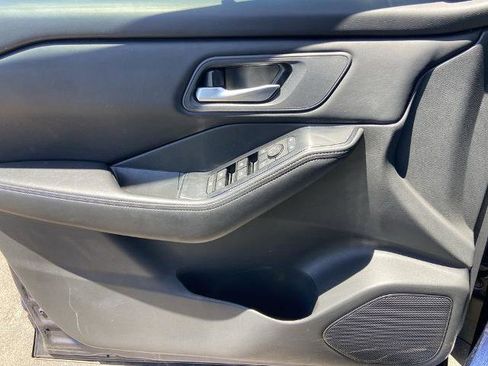 Used 2025 Nissan Rogue SV FWD image 17