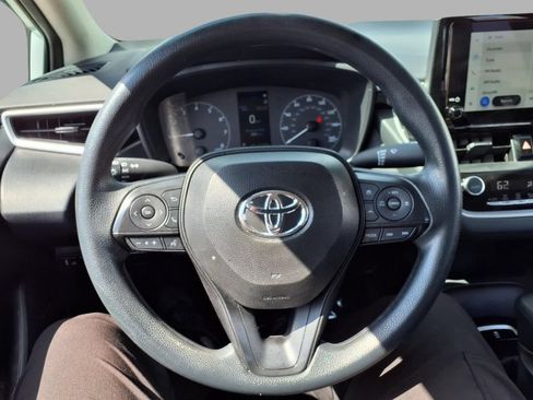 Used 2025 Toyota Corolla LE FWD image 17