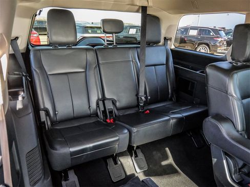Used 2024 Ford Expedition XLT image 22