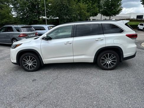 Used 2017 Toyota Highlander SE AWD/4WD image 8
