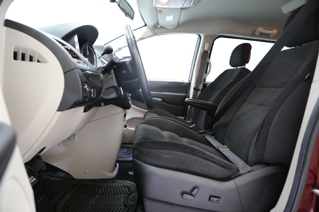 Used 2018 Dodge Grand Caravan SE w/ Rear Park Assist Package FWD image 13