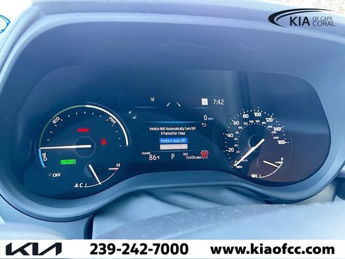 Used 2025 Toyota Sienna LE image 40