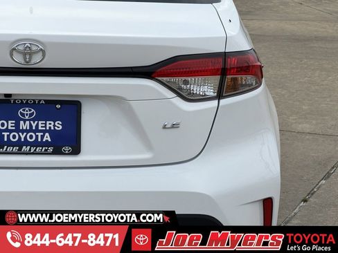 Certified 2025 Toyota Corolla LE image 9