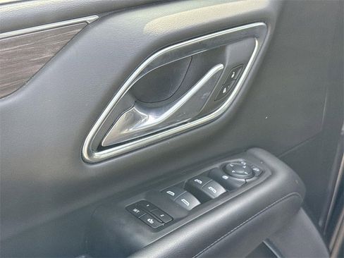 Used 2024 Chevrolet Suburban LT image 21