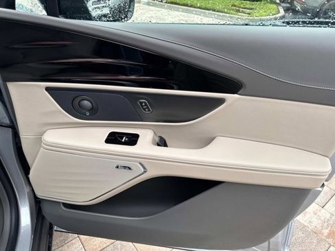 New 2025 Lincoln Nautilus Premier w/ Equipment Group 102A image 17