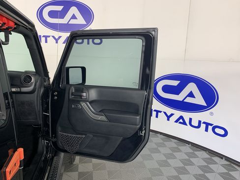 Used 2017 Jeep Wrangler Unlimited Sport AWD/4WD image 36