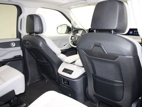 New 2026 Lincoln Navigator Reserve image 37