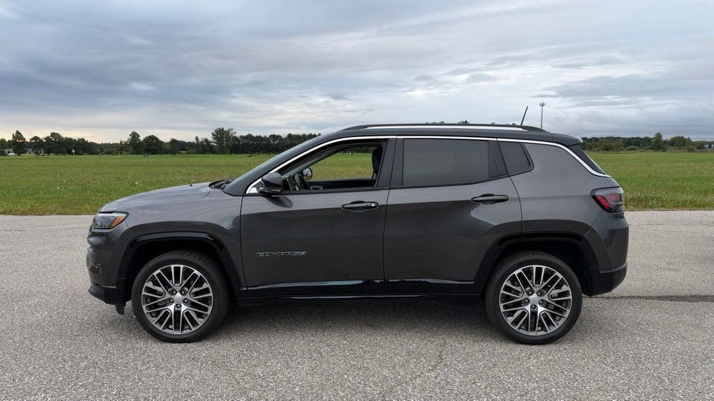 Used 2022 Jeep Compass Limited w/ Elite Group AWD/4WD image 5